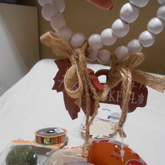 NEW LOT FALL HALLOWEEN THANKSGIVING THEMED ITEMS PUMPKINS CRAFT SWEATER CLIPS π - Picture 6 of 9